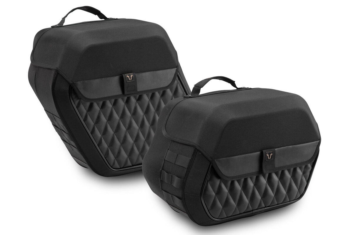 LH Saddlebag Set H&D Softail Deluxe  (17-21). 